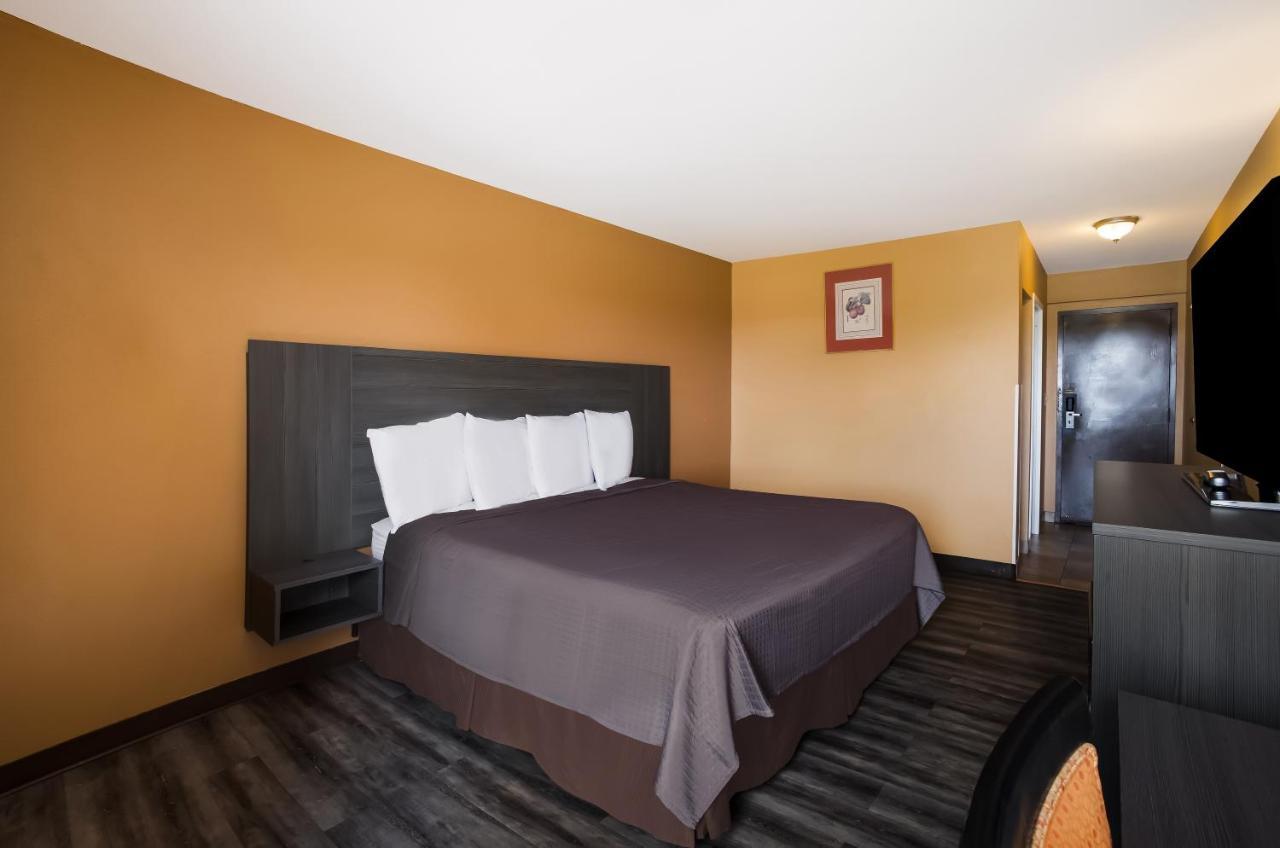 Econo Lodge Allentown Exterior photo